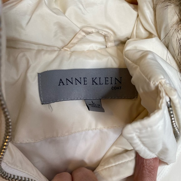 Ann Klein cream colored large down like puffer coat with hood - Picture 3 of 8